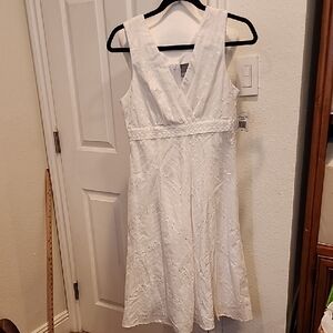 Rabbit Rabbit Rabbit White Sleeveless V-Neck Midi Dress. 6